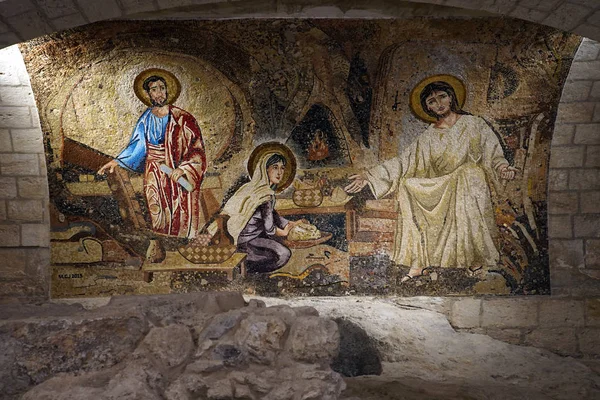 Nazaret, İsrail - Mayıs 2018 yaklaşık Saint Joseph Kilisesi altında mağara duvarındaki mozaik