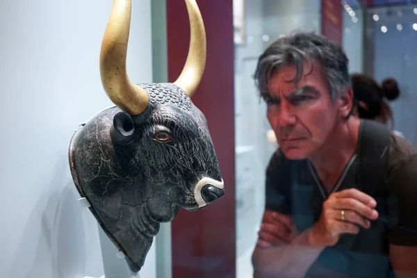 伊拉克利翁 大约可能2018Libation Rhyton 的蛇纹石 Acrhaeological 博物馆公牛的头形状 — 图库照片