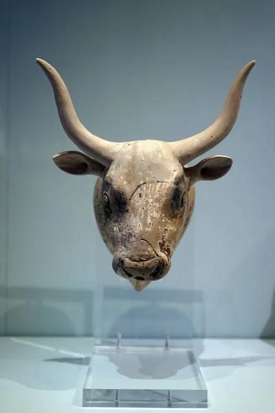 伊拉克利翁 大约2018年5月在 Acrhaeological 博物馆的克里特公牛头 — 图库照片