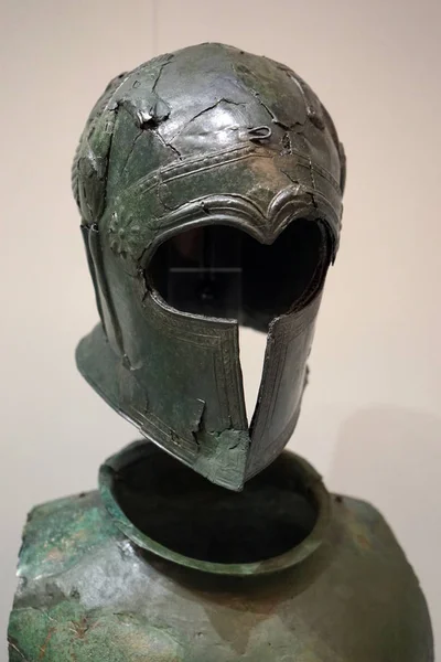 Heraklion Greece Circa May 2018 Metal Helmet Acrhaeological Museum — Stock Photo, Image