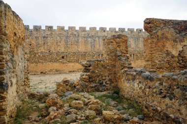 Georgios Sfakion, Yunanistan - Mayıs 2018 Frangokastello kale içinde yaklaşık.