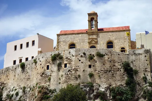 2018年 月年頃 Innachori ギリシャ Chrysoskalitissa 修道院 世紀の正統派キリスト教修道院のクレタ島に位置します それはリビアの海を見下ろす岩 メートルの高さに造り上げ — ストック写真