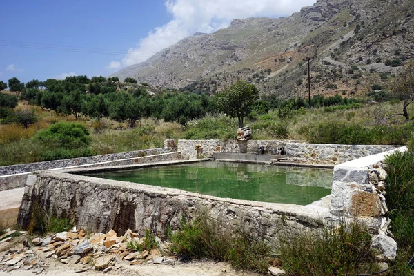 Piscina Con Acqua Sorgiva Vicino Alla Strada Sull Isola Creta — Foto Stock