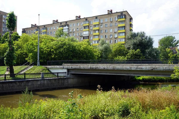 Moskova Rusya Temmuz 2018 Yaklaşık Köprüsü Yauza Nehri — Stok fotoğraf