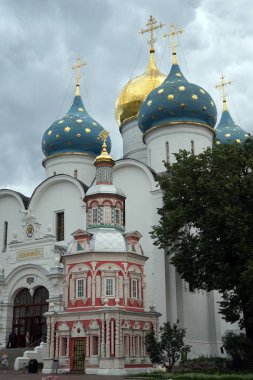 Sergiev Posad, Rusya Federasyonu - Temmuz 2018 yaklaşık kilise Lavra içinde 