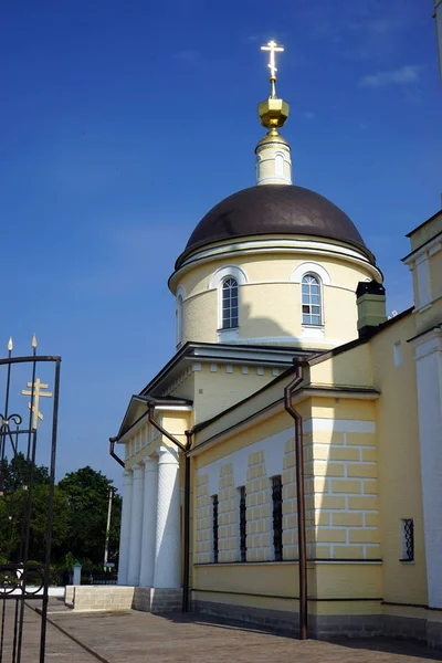 Radonezh 大约2018年7月教会的内部围场 — 图库照片