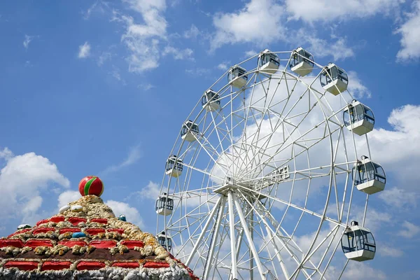 Moscow Russia Circa July 2018 Big Wheel Roof Building Skazka — Stock Photo, Image