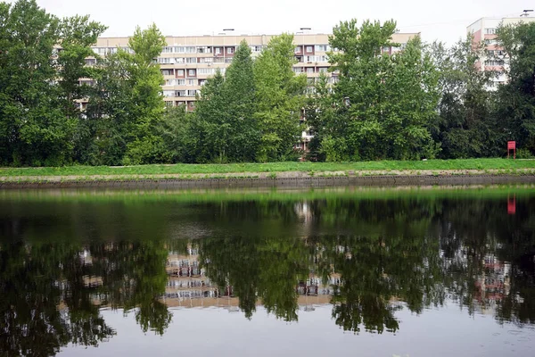 Mehrfamilienhaus — Stockfoto