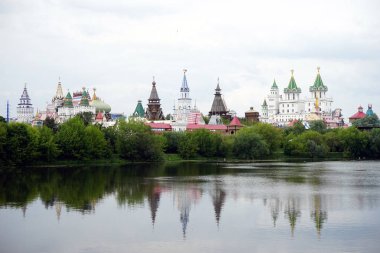 Moskova, Rusya - Temmuz 2018 yaklaşık göl ve Izmailovo Kremlin