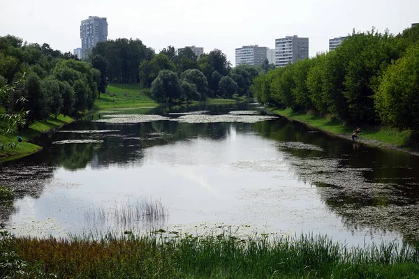 Moscow Rússia Circa Julho 2018 Edifícios Apartamentos Cherkizovsky Arkhereisky Pond — Fotografia de Stock
