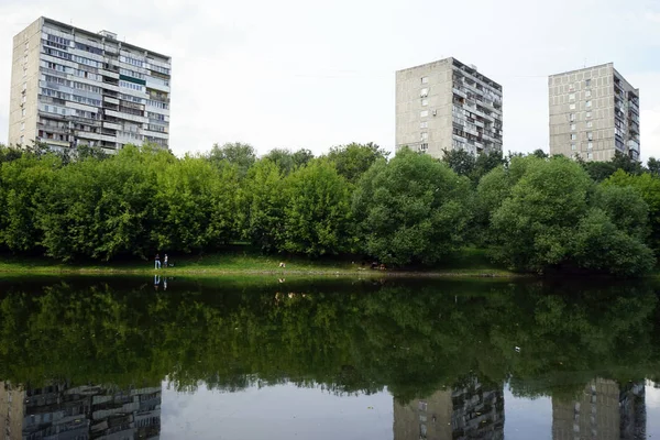 Moscow Rússia Circa Julho 2018 Edifícios Apartamentos Cherkizovsky Arkhereisky Pond — Fotografia de Stock