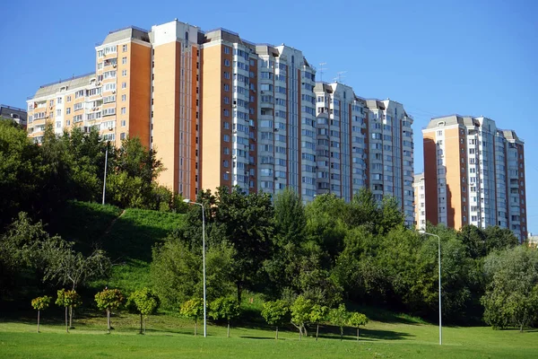 Moscú Rusia Circa Julio 2018 Edificios Apartamentos Distrito Brateevo —  Fotos de Stock