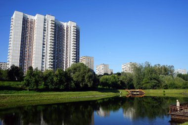 Moskova, Rusya - Temmuz 2018 yaklaşık apartmanlar Prazhskaya metro istasyonu yakınında