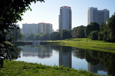 Moskova, Rusya - Temmuz 2018 yaklaşık apartmanlar Prazhskaya metro istasyonu yakınında
