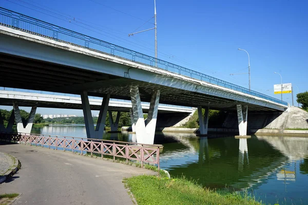 Moskau Russland Juli 2018 Brücke Und Moskauer Fluss Bezirk Brateevo — Stockfoto