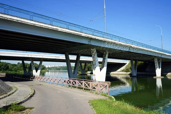 Moskau Russland Juli 2018 Brücke Und Moskauer Fluss Bezirk Brateevo — Stockfoto