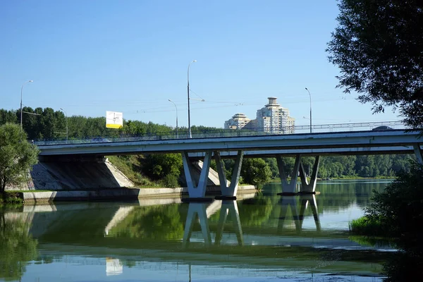 Moskau Russland Juli 2018 Brücke Und Moskauer Fluss Bezirk Brateevo — Stockfoto