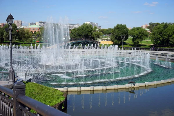 モスクワ ロシア連邦 2018年 月年頃レニノ公園の噴水 — ストック写真