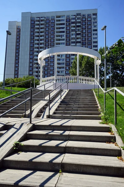 Moscú Rusia Circa Julio 2018 Escalera Edificio Apartamentos Neae Prazhskaya —  Fotos de Stock