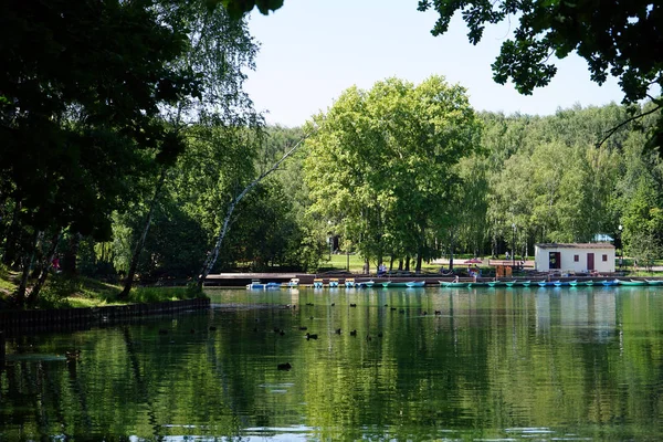 Moskou Rusland Circa Juli 2018 Boten Het Meer Troparevo Park — Stockfoto