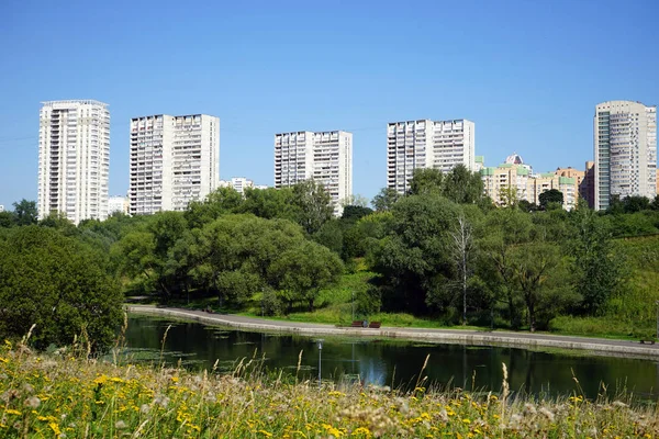 Edificios de apartamentos — Foto de Stock