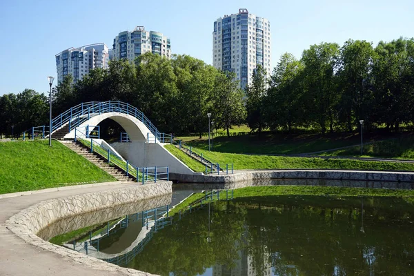 Moscow Russia Circa July 2018 Apartment Buildings Pond Olimpic Park — Stock Photo, Image