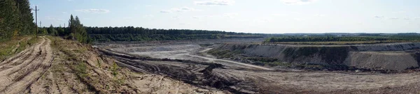 大きな採石場とトラックに近いロシア コロムナ — ストック写真