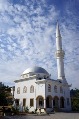 Girne, Kuzey Kıbrıs'ta - Ekim 2018 yaklaşık beyaz cami minaresi ile