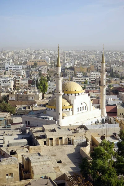 约旦马达巴老城的大型清真寺 — 图库照片