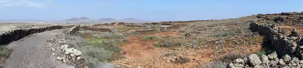 石の壁 フェルテベントゥラ島 スペインの道路 — ストック写真