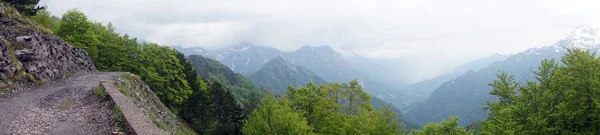 Carretera y montaña — Foto de Stock