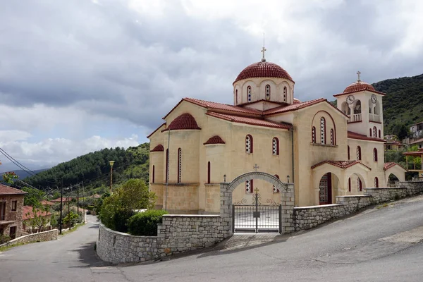 Εκκλησία στην πλατεία — Φωτογραφία Αρχείου