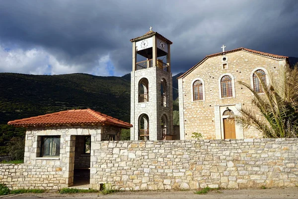 Церковь и колокольня — стоковое фото