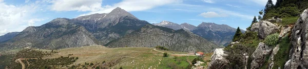 Panorama de montaña cerca del pueblo de Pangrati en Grecia —  Fotos de Stock