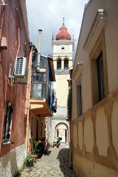 Bell tower and street — Stock Photo, Image