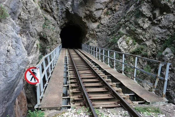 Vouraikos geçidinde tünel — Stok fotoğraf