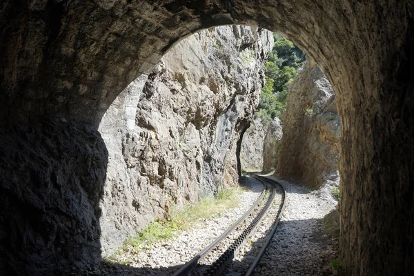 峡谷中的铁路 — 图库照片