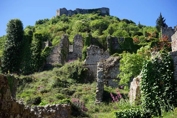 Grüne Ruinen — Stockfoto