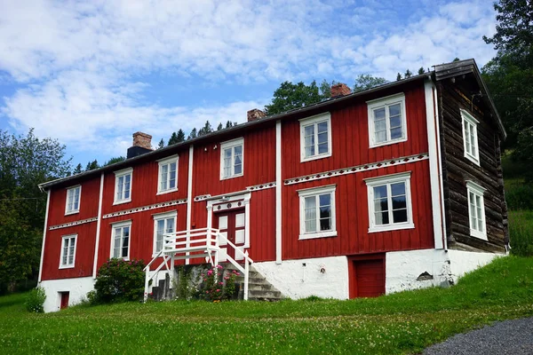 Bauernhaus aus Holz — Stockfoto