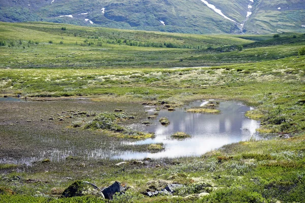 Lago na montanha — Fotografia de Stock