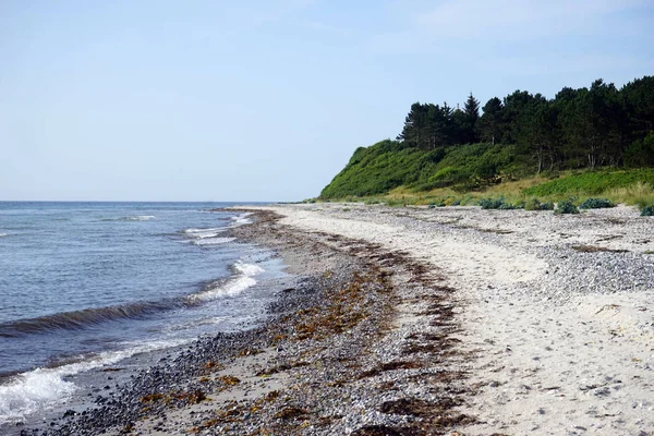 Plage sur la côte — Photo