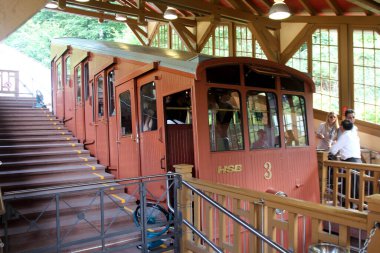 Heidelberg, Almanya 'daki kaleye giden Retro füniküler tren yolu. 
