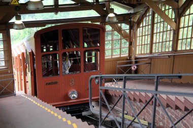 Heidelberg, Almanya 'daki kaleye giden Retro füniküler tren yolu. 