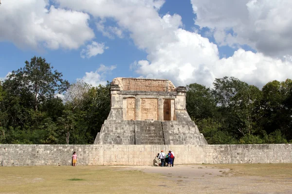 Touristes Visitant Pyramide Maya Chichen Itza Chichen Itza Est Des — Photo