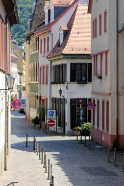 Heidelberg şehir merkezindeki yaya dostu alışveriş ve gezintiler sırasında. Heidelberg, Almanya 'nın Baden-Wrttemberg eyaletinde yer alan bir şehirdir. Heidelberg yoğun nüfuslu Ren-Neckar Bölgesi 'nin bir parçasıdır..