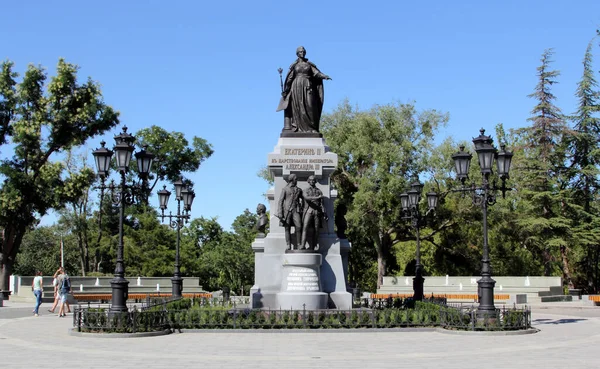 克里米亚辛菲罗波尔的伟大纪念碑凯瑟琳 — 图库照片