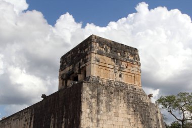  Maya Piramidi Chichen Itza. Chichen Itza, Meksika 'nın Yucatan kentindeki en çok ziyaret edilen arkeolojik alanlardan biri..