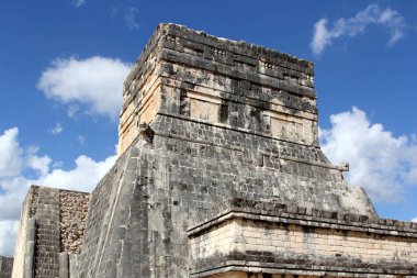  Maya Piramidi Chichen Itza. Chichen Itza, Meksika 'nın Yucatan kentindeki en çok ziyaret edilen arkeolojik alanlardan biri..