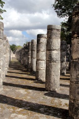  Maya Piramidi Chichen Itza. Chichen Itza, Meksika 'nın Yucatan kentindeki en çok ziyaret edilen arkeolojik alanlardan biri..