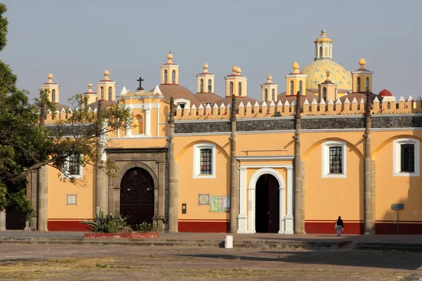 Εκκλησία Του San Pedro Apostol Στην Κεντρική Πλατεία Cholula Στην — Φωτογραφία Αρχείου